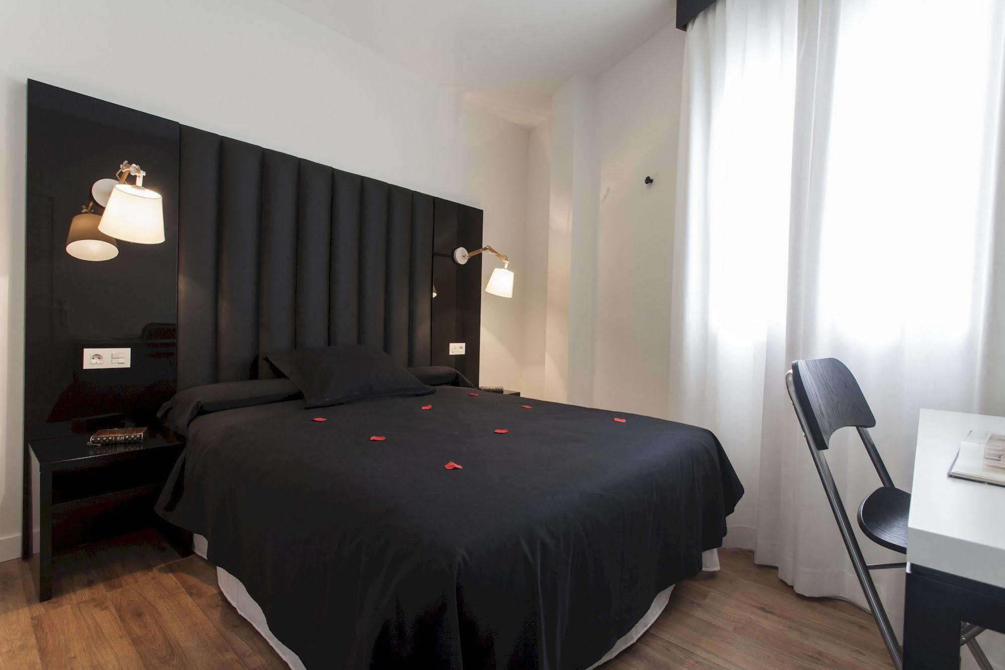 Picasso Suites Малага Экстерьер фото